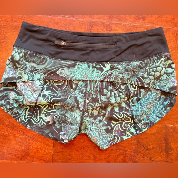 Lululemon speed shorts size 4. - Picture 2 of 4